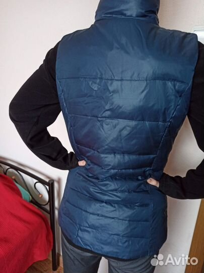 Жилетка женская утепленная удлиненная