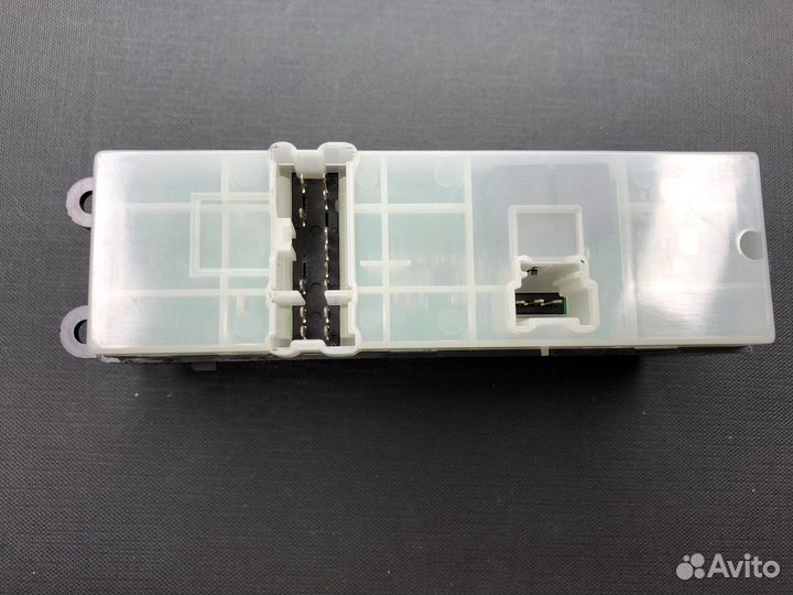 Кнопки стеклоподъемника Nissan Qashqai