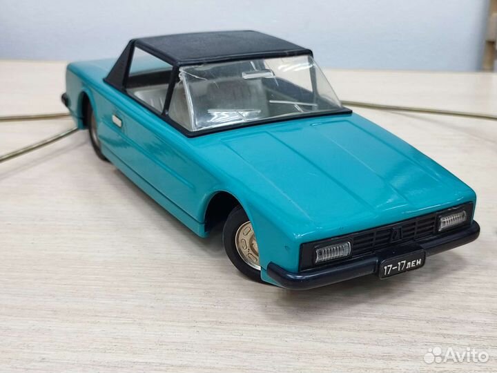 Игрушка машинка на тросике СССР