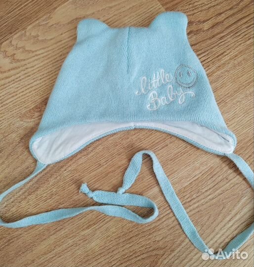 Шерстяная тёплая шапочка на малыша