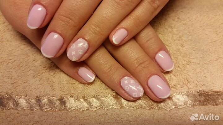 Модель на наращивание ногтей маникюр