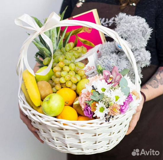 Корзины с фруктами