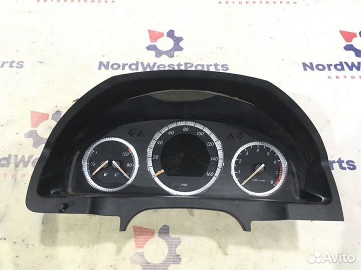 Панель приборов Mercedes-Benz W204 C180 седан