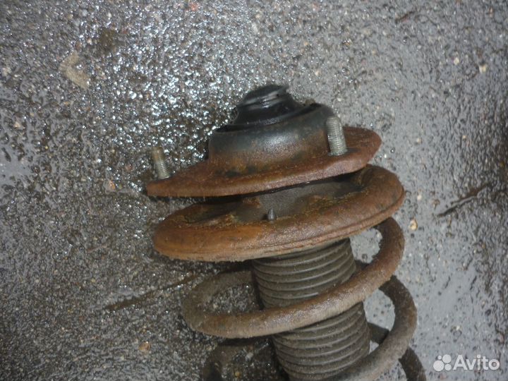 Стойка передняя левая Хундай Элантра 3 XD