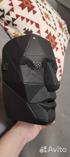 Маска из игры в кальмара