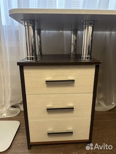 Угловой письменный стол