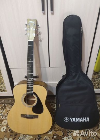 Акустическая гитара yamaha