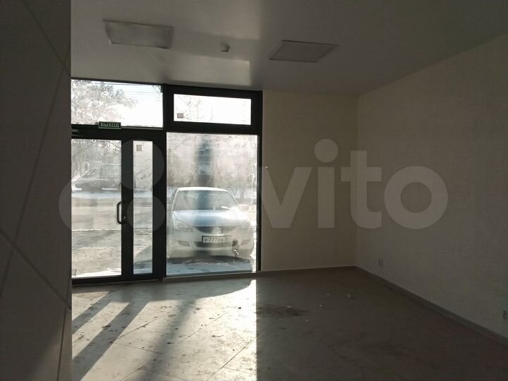 Помещение у дороги с витринами, 51 м²