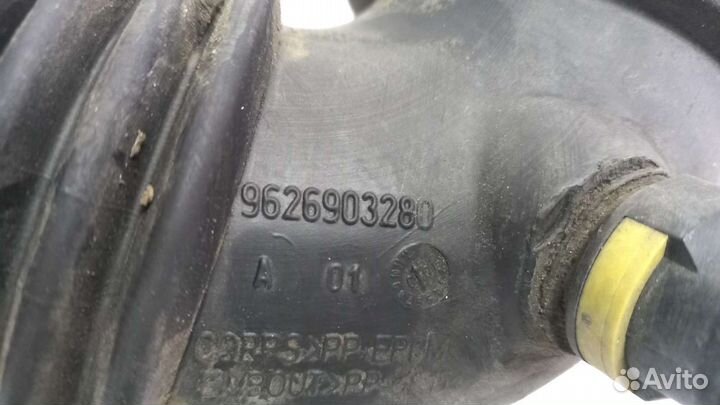 Патрубок воздушного фильтра Peugeot 607