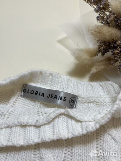 Свитер белый детский