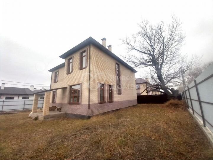 Дом 215,6 м² на участке 7,3 сот.