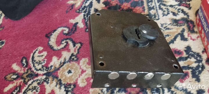 Замок дверной