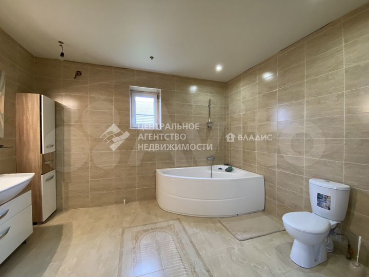 Дом 213,3 м² на участке 30 сот.