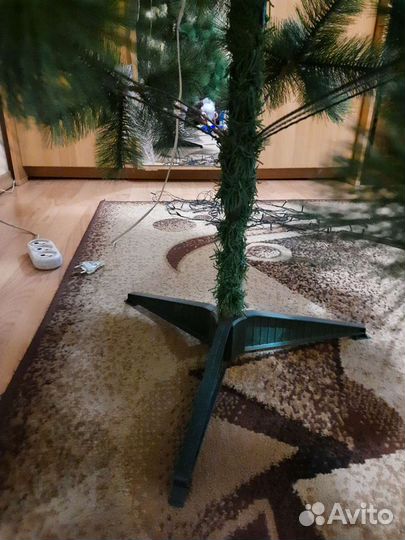 Елка искусственная с украшениями