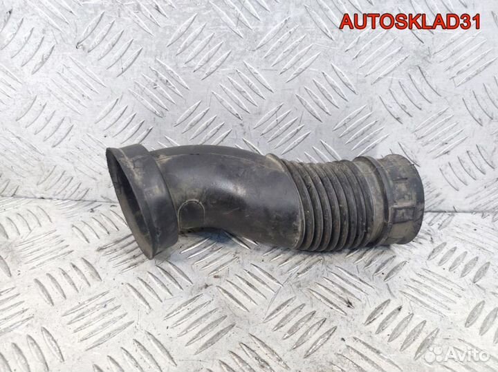 Патрубок воздуховода Opel Astra H 90531007