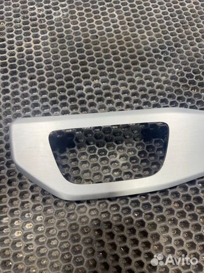 Накладка торпедо левая Audi A4 B9 DES 2.0 TDI 2017