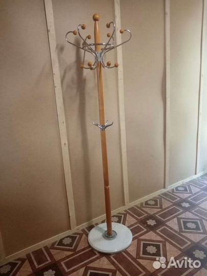 Вешалка с стойка