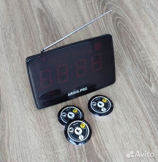 Табло вызова официанта руссифицировано и кнопки