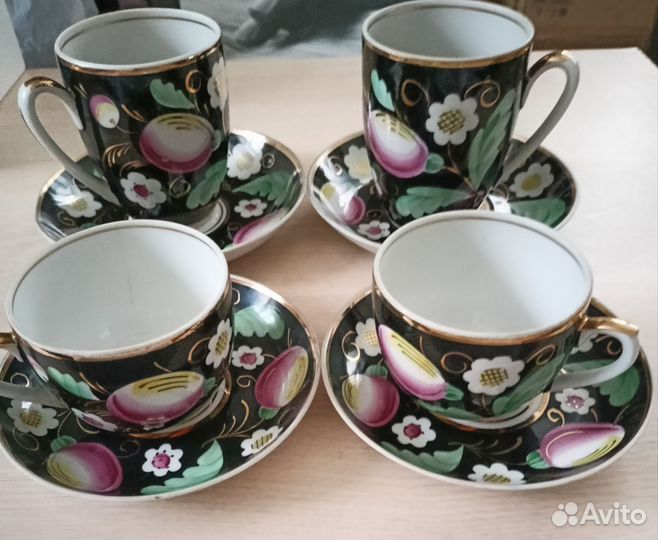 Чайные чашки с блюдцами