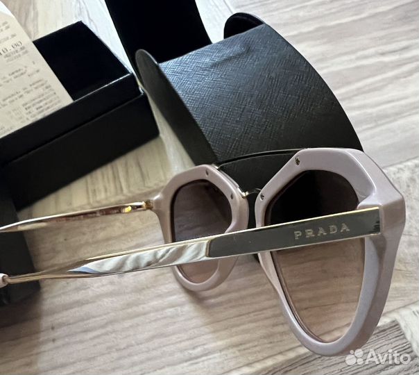 Солнцезащитные очки женские prada