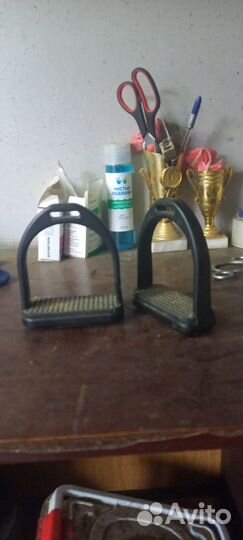 Амуниция: уздечка, бинты, ногавки и пр