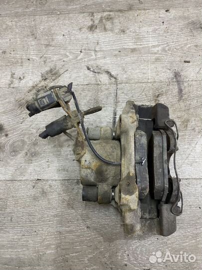 Суппорт тормозной передний левый Audi A6