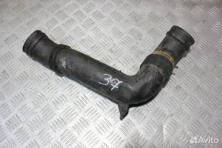 Патрубок воздушного фильтра Volkswagen Passat b6 b