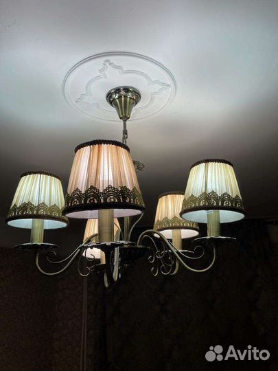 Люстры 4 штуки