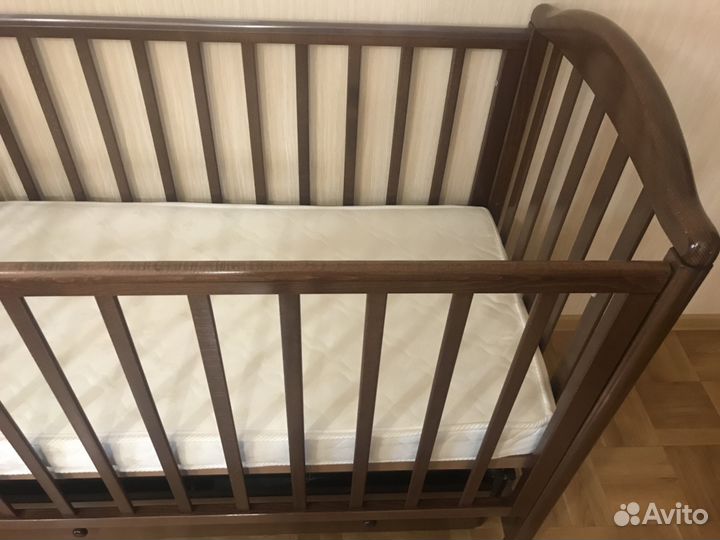 Кроватка детская с матрасом