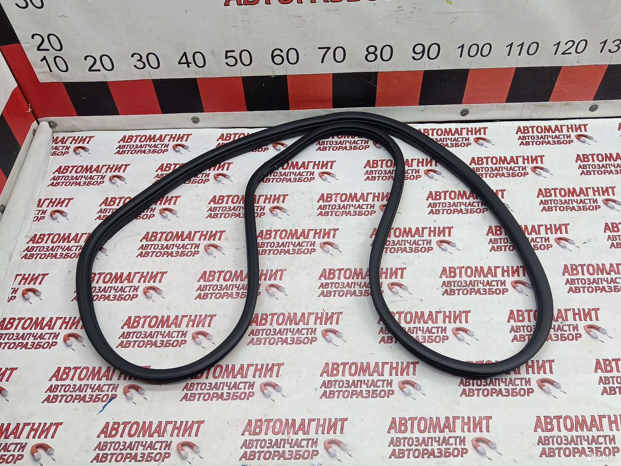 Уплотнитель двери передней правой Санта Фе 4 TM