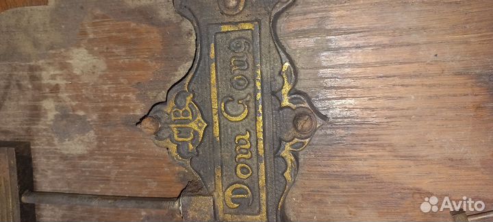 Старинные настенные антикварные часы с боем