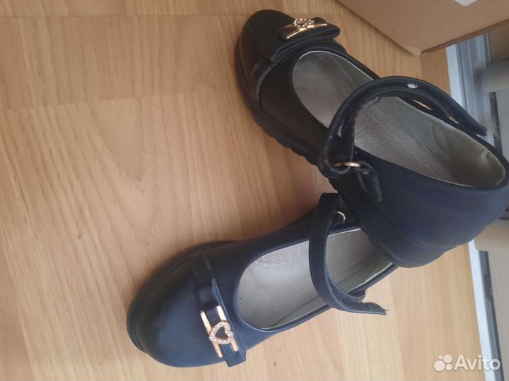 Продам детские туфли