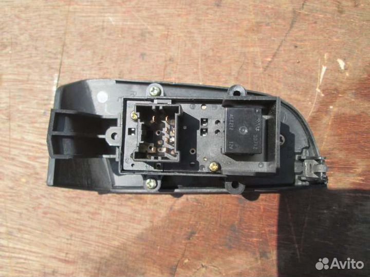 Кнопка стеклоподъемника задняя левая Honda Torneo