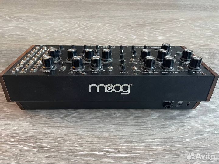 Синтезатор Moog dfam