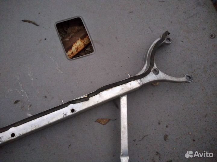 Траверса рамы audi A8 (D3,4E)