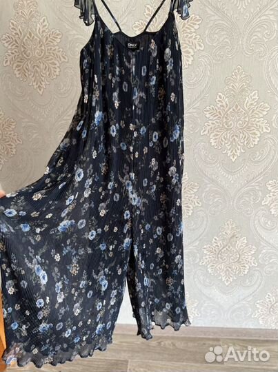 Стильный комбинезон новый