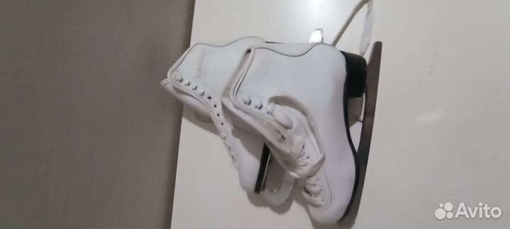 Коньки Ларсен, б/у 1 сезон