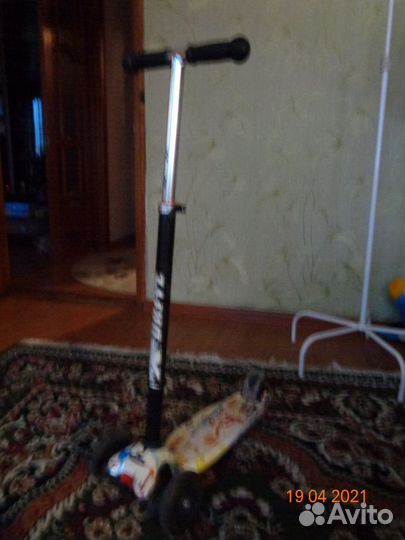 Самокат детский трехколесный бу со светящимися кол