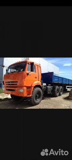 Водитель сидельного тягача вездехода