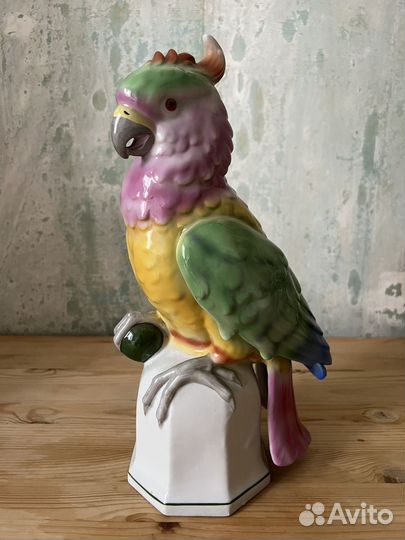 Фарфоровая статуэтка 