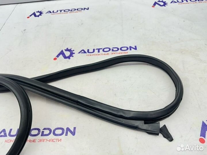 Уплотнитель двери передний правый Mercedes E W211