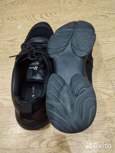 Кроссовки женские