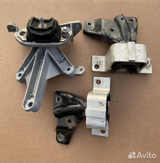 Крепления двигателя Renault Logan 1