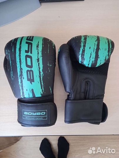 Боксерские перчатки