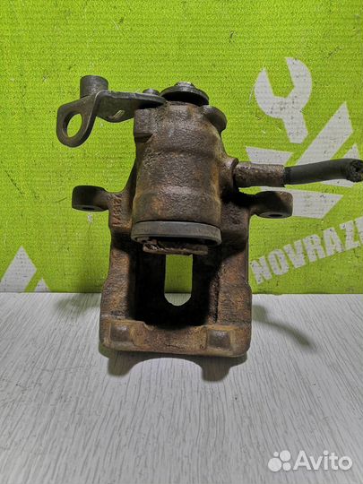 Суппорт задний левый Фольксваген Гольф 3 Венто