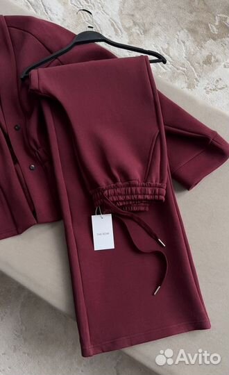 Костюм женский модный The Row (мода 2025)