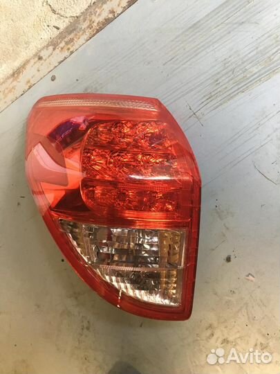 Фара задния левая тойота рав 4 состояние на фото