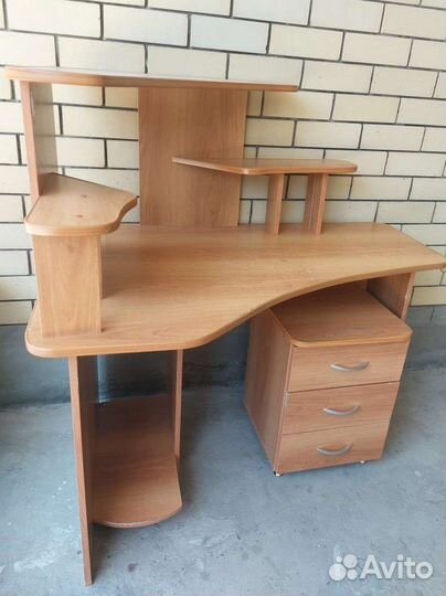 Компьютерный стол