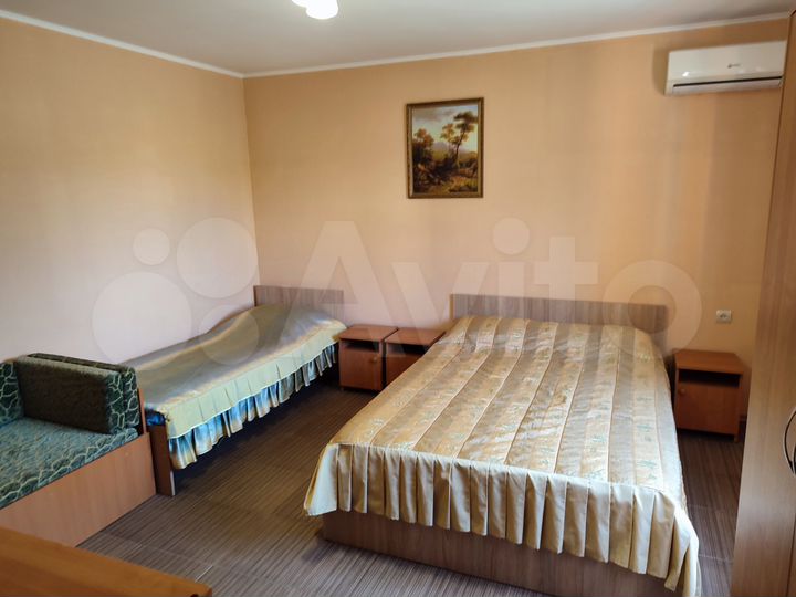 Комната 14 м² в > 9-к., 1/2 эт.