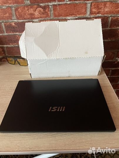 Ноутбук MSI
